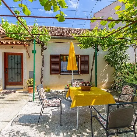 Ferienhaus Holiday Orieta *